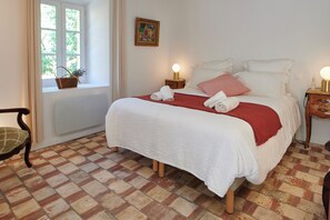 21 bedrooms, iron/ironing board, WiFi, bed sheets - Château Trians - Exceptional estate in Provence, swimming pool & vineyard (Néoules)