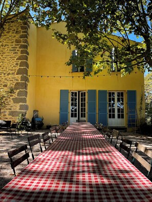 Outdoor dining - Château Trians - Exceptional estate in Provence, swimming pool & vineyard (Néoules)