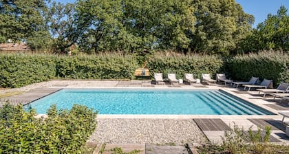 Le Château Trians est un lieu d’exception, parfait pour célébrer votre mariage dans un cadre à la fois élégant et empreint d’authenticité.