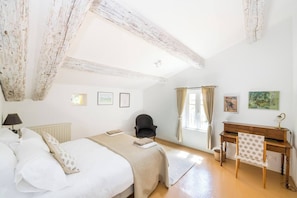 1 bedroom, iron/ironing board, free WiFi, bed sheets - Le Château Trians est un lieu d’exception, parfait pour célébrer votre mariage dans un cadre à la fois élégant et empreint d’authenticité. (Néoules)