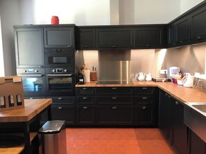 Private kitchen - Château Trians - Exceptional estate in Provence, swimming pool & vineyard (Néoules)