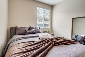 3 bedrooms, desk, Internet, bed sheets - Sophisticated Sanctuary: 8 Mi to Lodi Wineries! (Stockton)