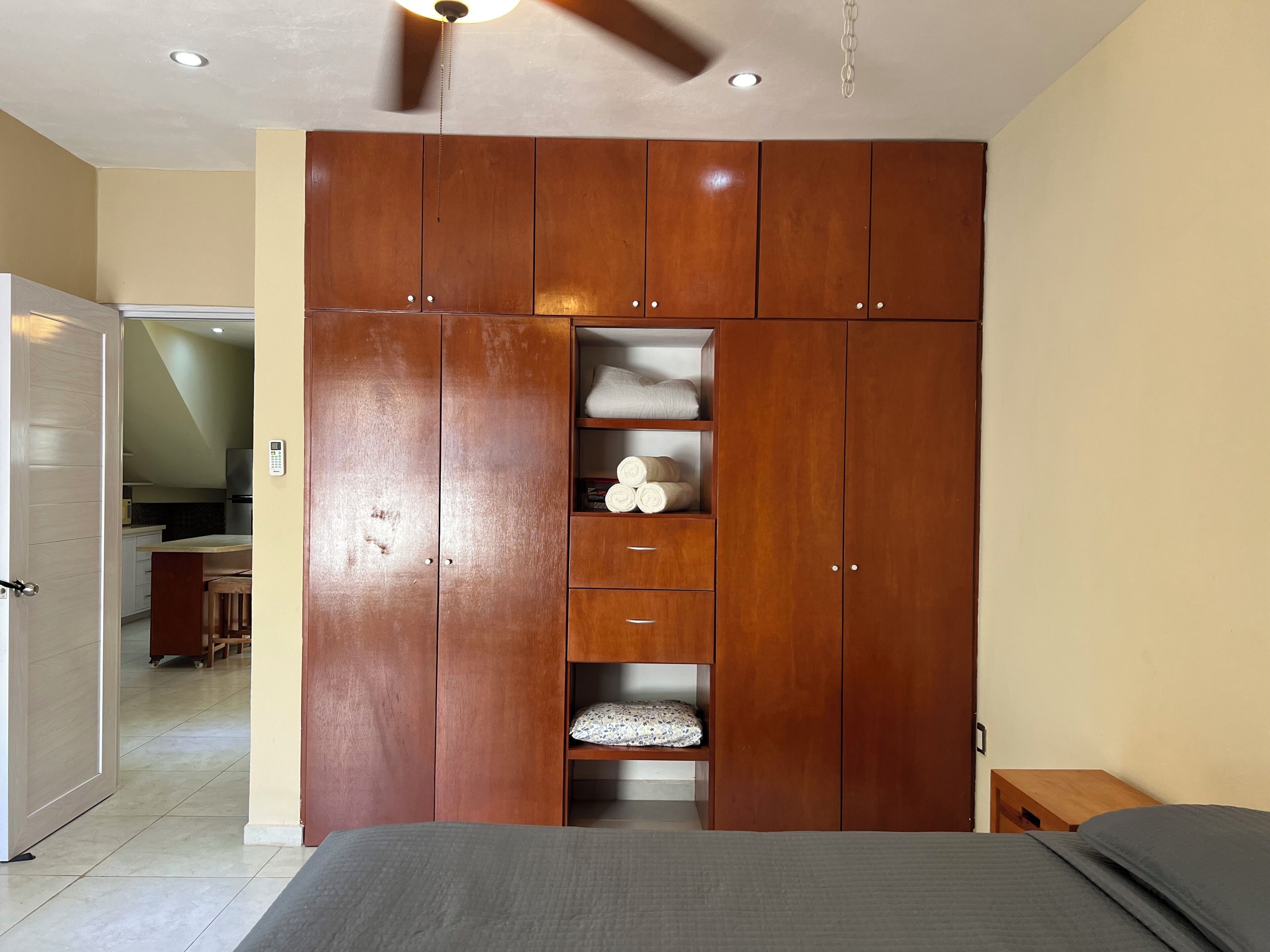 4 室のベッドルーム、アイロン / アイロン台、インターネット、ベッドシーツ