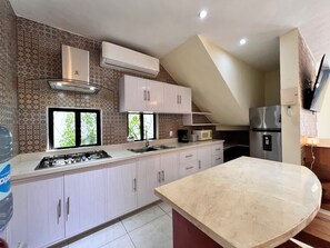 Mikrobølgeovn og kokeplater