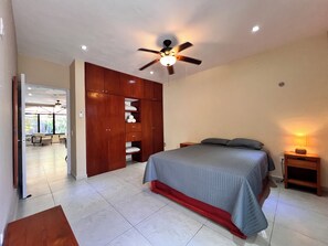 4 quartos, ferros/tábuas de passar roupa, acesso à internet