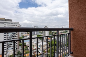 A balcony with a view of a cityscape, including buildings and a clear sky. - Apt w/ Balcony 350m From Shopping Ecg1308 (São Paulo)