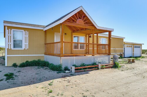 Hualapai Mountain Views & Deck! Yucca Getaway