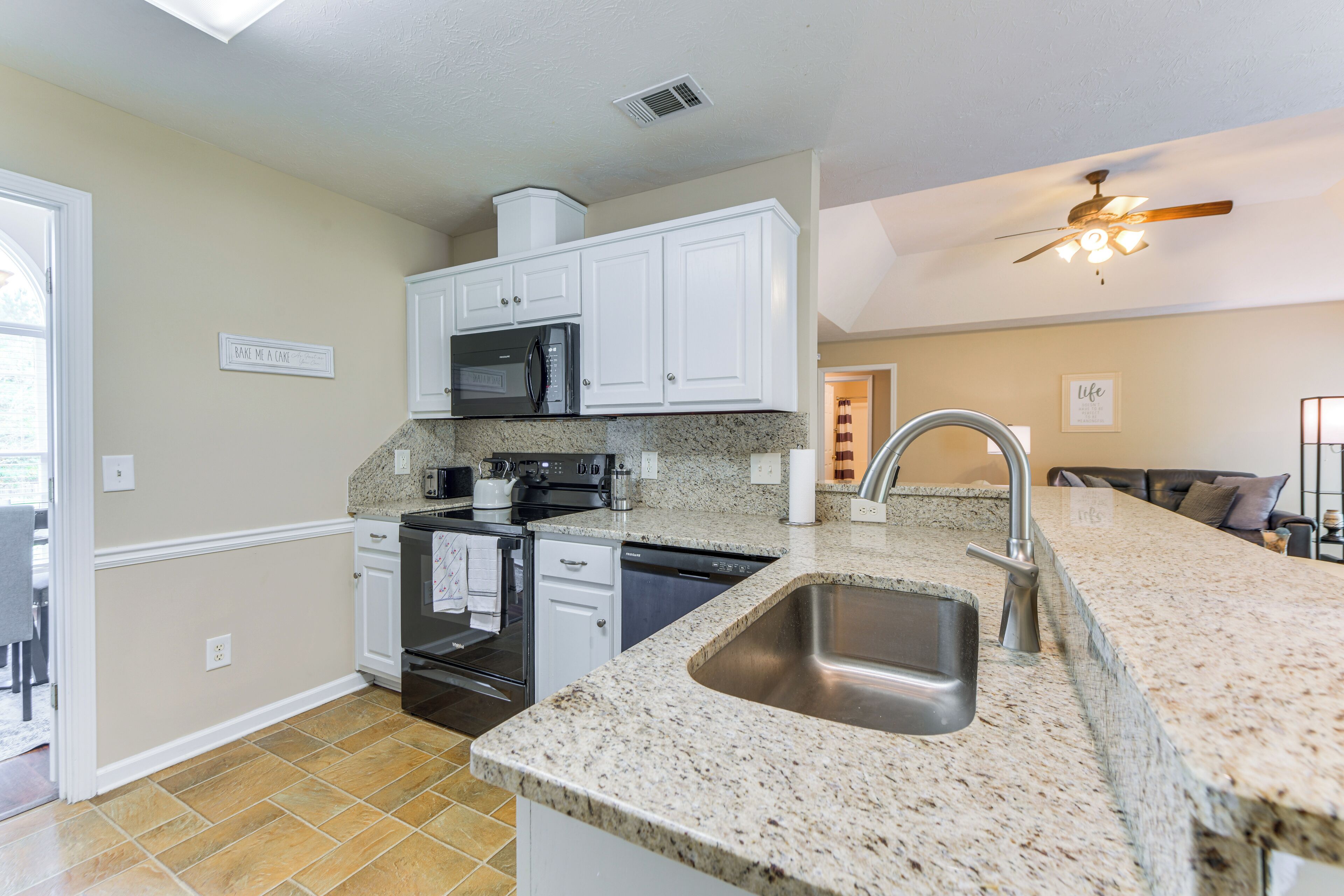 Fridge, microwave, stovetop, dishwasher