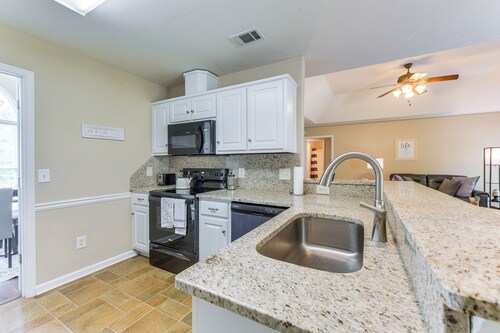6 Mi to Fort Benning: Quiet Home w/ Patio & Yard