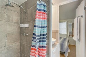 Hair dryer, towels - Sun & Sand in St Pete! Family Home w/ Tiki Bar (St. Petersburg)