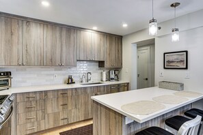 Fridge, microwave, stovetop, dishwasher - Steps to Free Bus Stop! Updated East Vail Condo (Vail)