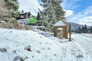 Property grounds - Steps to Free Bus Stop! Updated East Vail Condo (Vail)