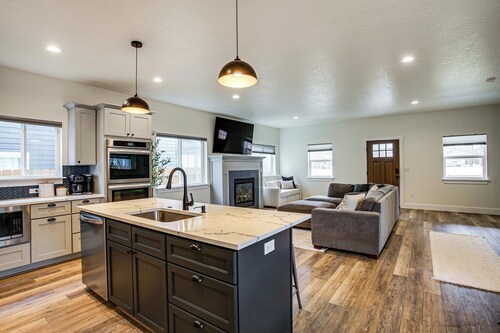 1 Mi to Lake Coeur d'Alene: Pet-Friendly Getaway