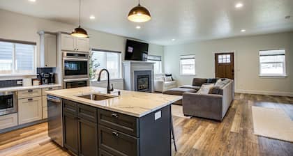 1 Mi to Lake Coeur d'Alene: Pet-Friendly Getaway