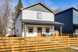 Exterior - 1 Mi to Lake Coeur d'Alene: Pet-Friendly Getaway (Coeur d'Alene)