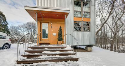 Coupleâs Retreat Near UVM! Unique Studio w/ Deck