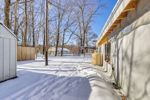 Property grounds - < 1 Mi to Dtwn Brandon! Cozy Home w/ Fenced Yard (Brandon)