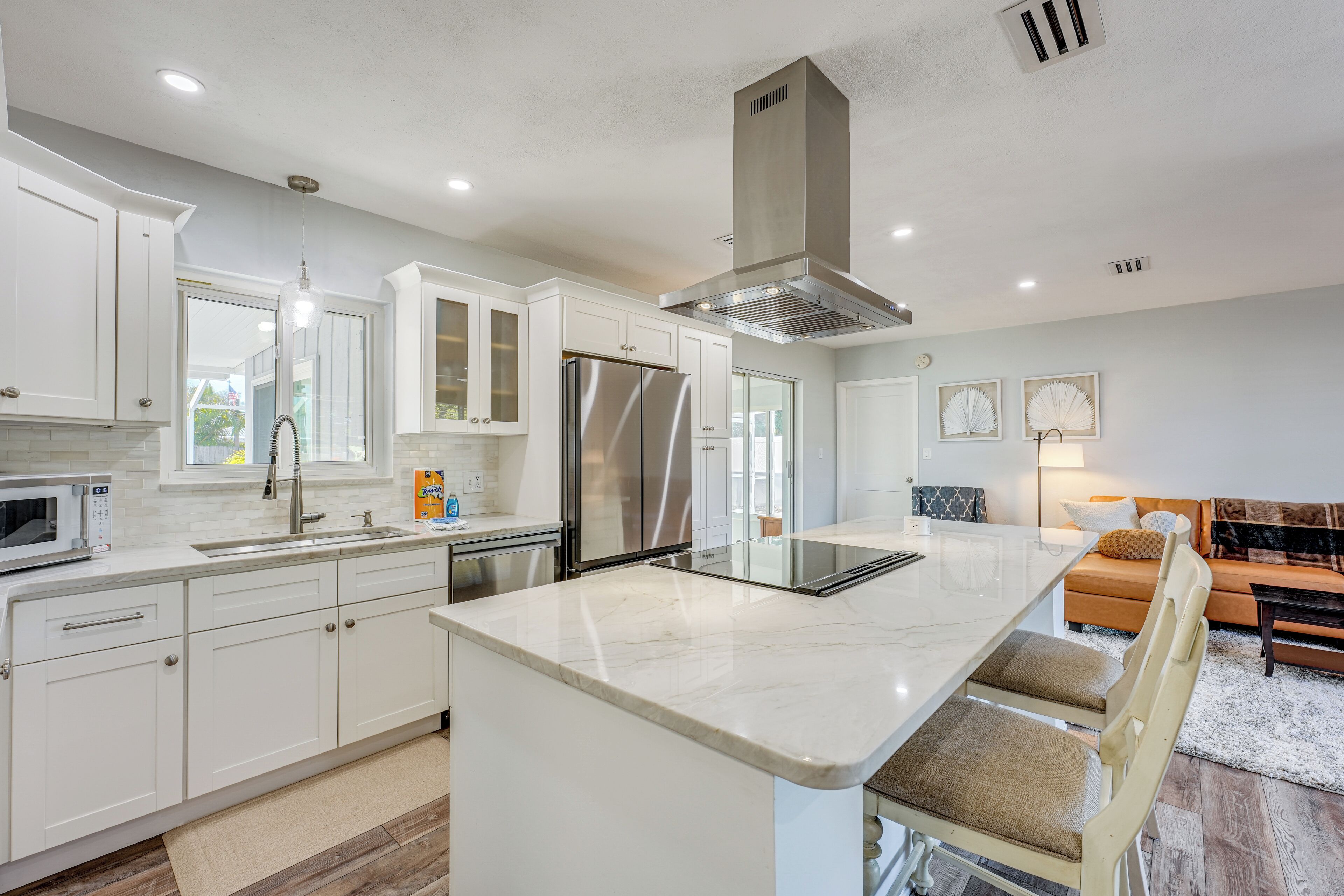 Refrigerador, microondas, parrilla de estufa y lavavajillas 