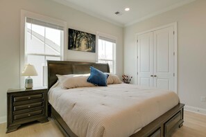 3 habitaciones, tabla de planchar con plancha, internet y ropa de cama 