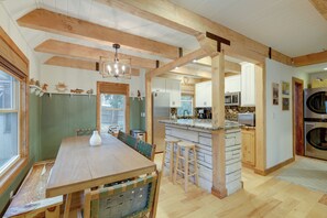 Dining - 1 Mi to Lake Arrowhead! All-Season Family Getaway (Lake Arrowhead)
