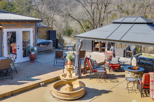 Cozy Couple's Studio w/ Hot Tub in Hickman