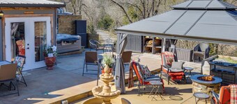 Cozy Couple's Studio w/ Hot Tub in Hickman