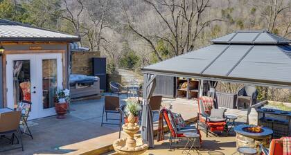 Cozy Couple's Studio w/ Hot Tub in Hickman