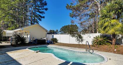 Hot Tub + Gazebo: Group Getaway Near Dtwn Conway!