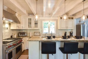 冰箱、微波炉、烤箱、炉灶