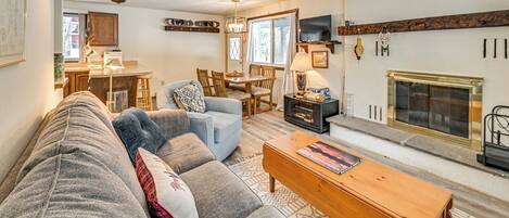 TV, fireplace