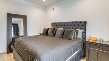 3 bedrooms, iron/ironing board, internet, bed sheets