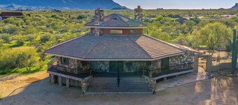 Views of 4 Mtn Peaks! Stunning Scottsdale Oasis