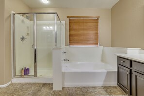 Hair dryer, towels - 5 Mi to San Tan Mtn: San Tan Valley Group Getaway! (Queen Creek)
