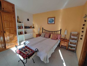 3 bedrooms, iron/ironing board, WiFi, bed sheets - Villa Libertad with panoramic sea view (VC)