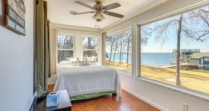 Hot Tub + Deck: Waterfront Lake Limestone Escape!