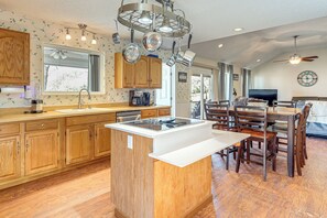 Fridge, microwave, stovetop, dishwasher