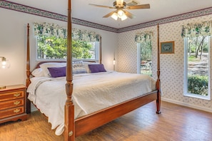 4 bedrooms, iron/ironing board, Internet, bed sheets - Hot Tub + Deck: Waterfront Lake Limestone Escape! (Jewett)