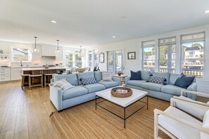 TV, books - Family Friendly! Canal-Front Gem in Bethany Beach (Bethany Beach)