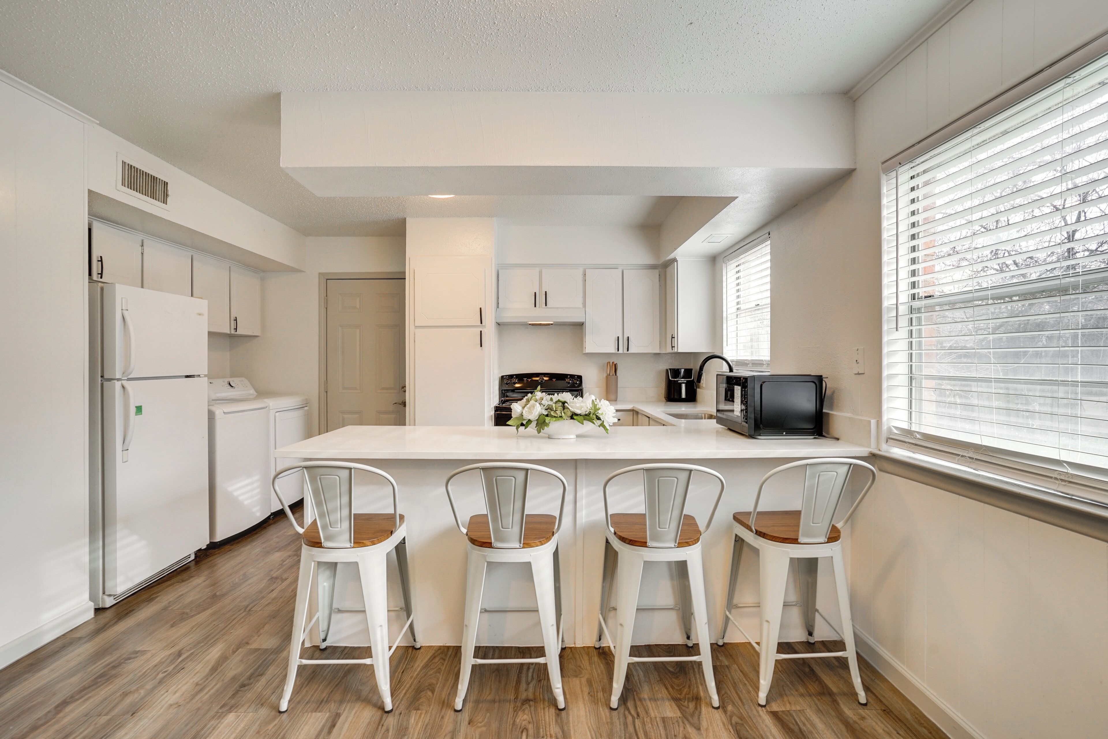 Fridge, microwave, stovetop, dishwasher