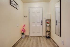 Interior - 16 Mi to Dallas Stadium! Home w/ Easy City Access (Dallas)