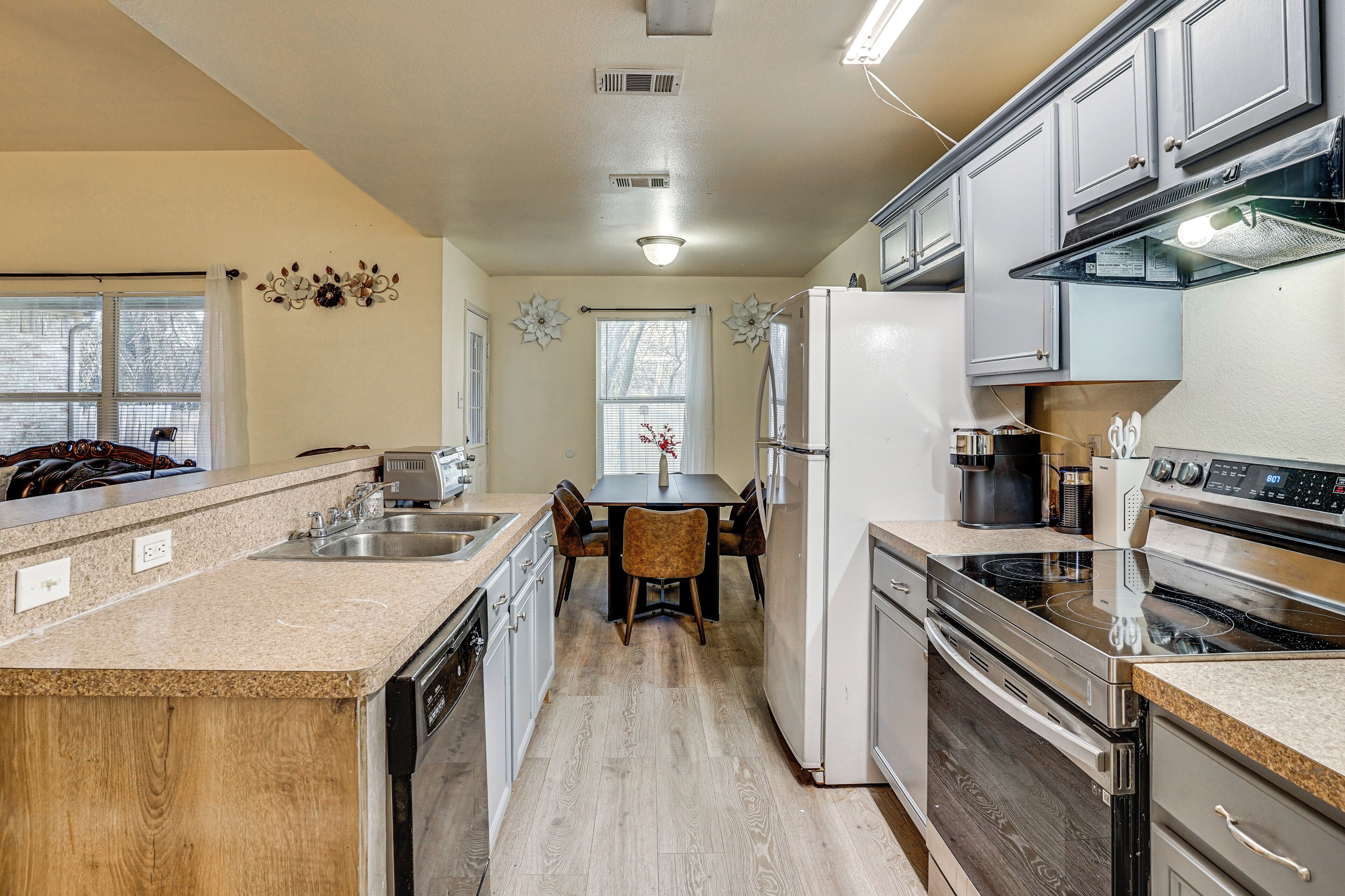 Fridge, microwave, stovetop, dishwasher