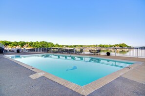 Unclassified image, 4 of 30, button