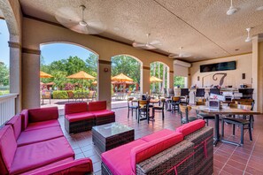 Bar (on property) - Resort-Style Retreat w/ Private Patio in Davenport (Davenport)