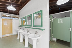 Luokittelematon kuva, 2 kautta 25, painike