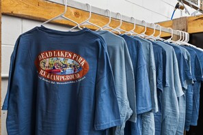 Luokittelematon kuva, 4 kautta 25, painike