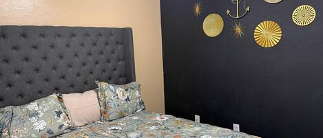 1 bedroom, desk, iron/ironing board, WiFi