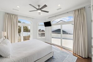 5 bedrooms, iron/ironing board, free WiFi, bed sheets - Lake Front Guest House with Pool Table, Shuffleboard and Bikes (Destin)