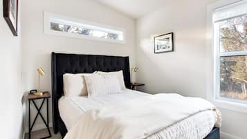 2 bedrooms, desk, travel crib, free WiFi
