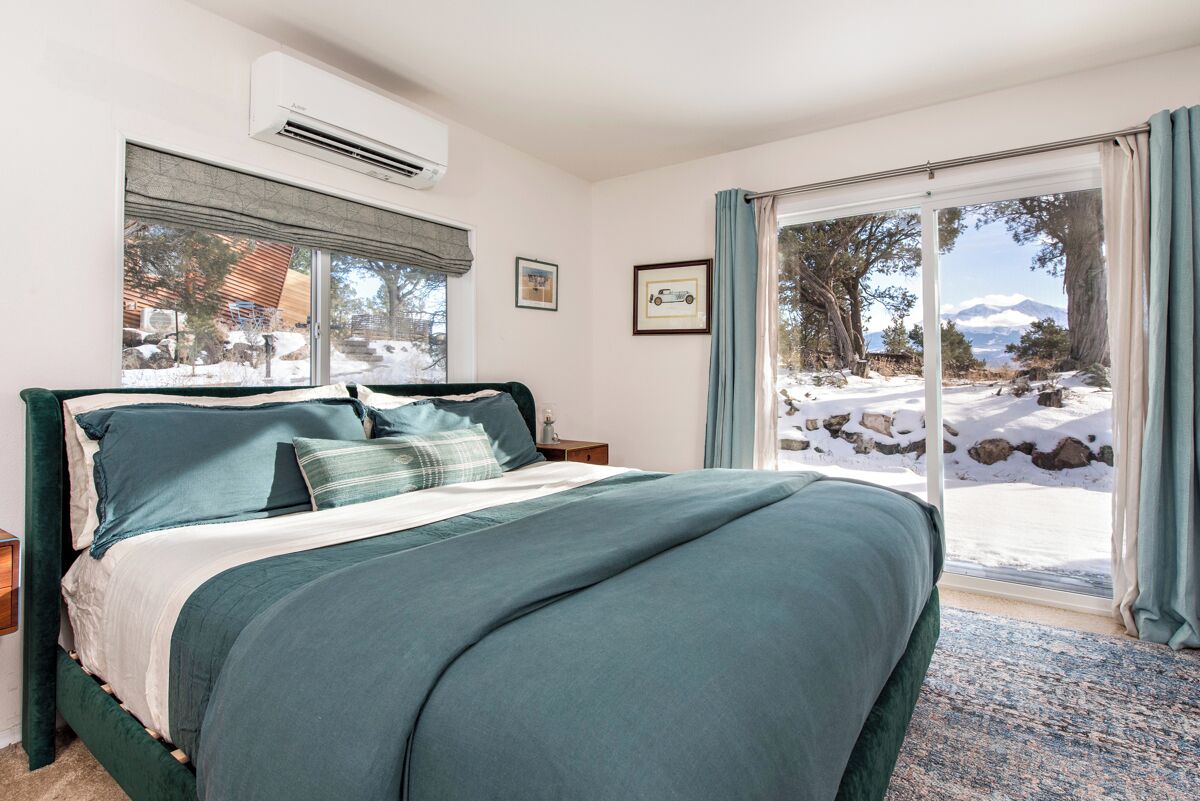 1 bedroom, desk, travel cot, free WiFi