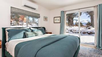 1 bedroom, desk, travel cot, free WiFi